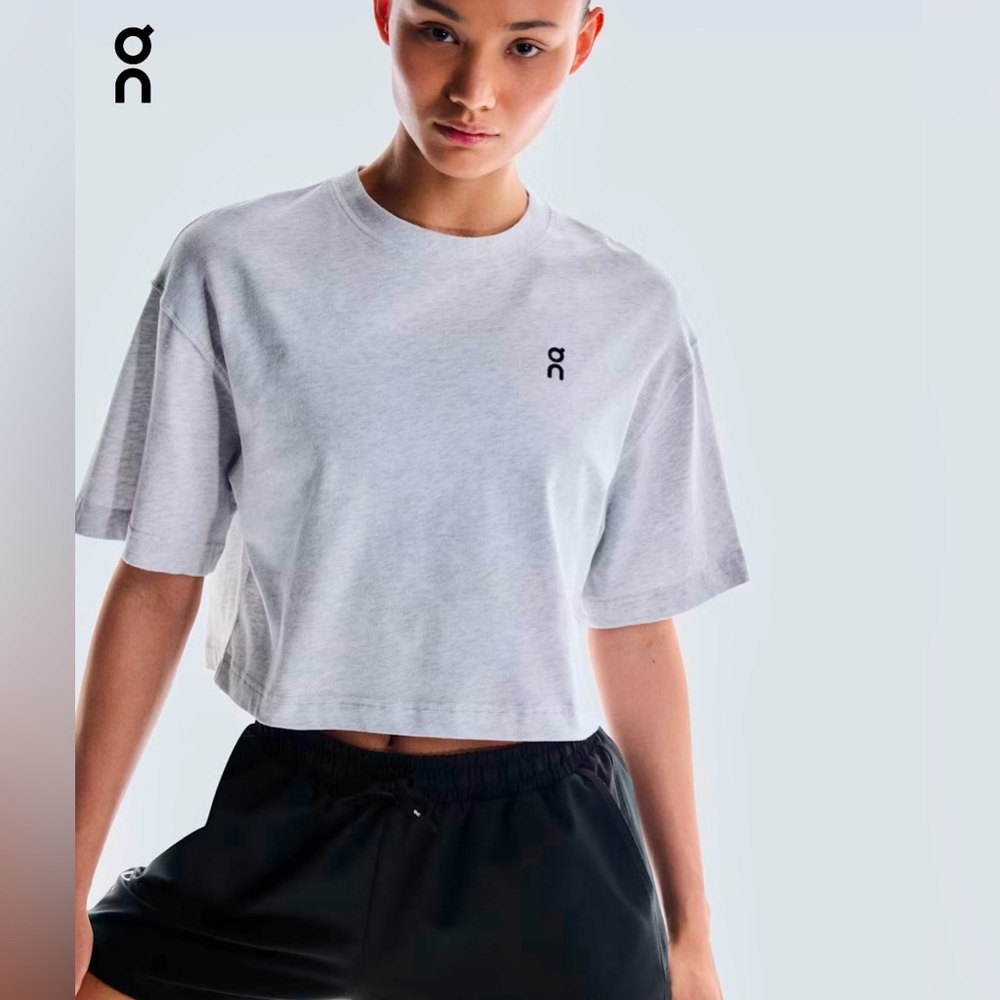 On Running Women’s Club Boxy-T Crop T-Shirt Crater